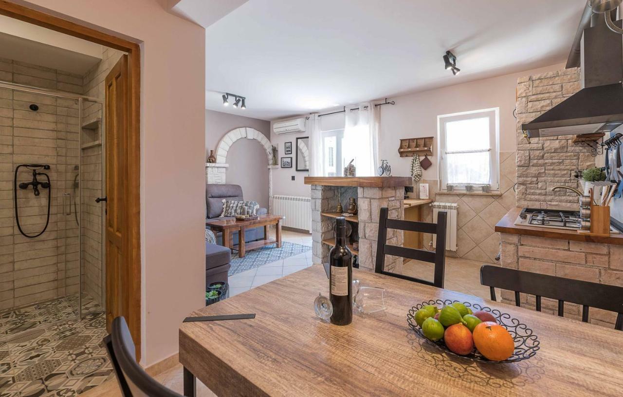PUY Istriamazing Apartments מראה חיצוני תמונה